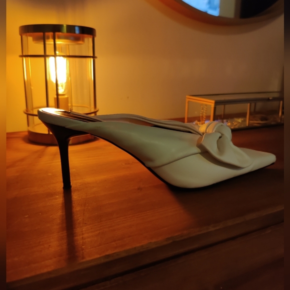 ZARA NWOT WHITE Kitten HEELS - Picture 5 of 9